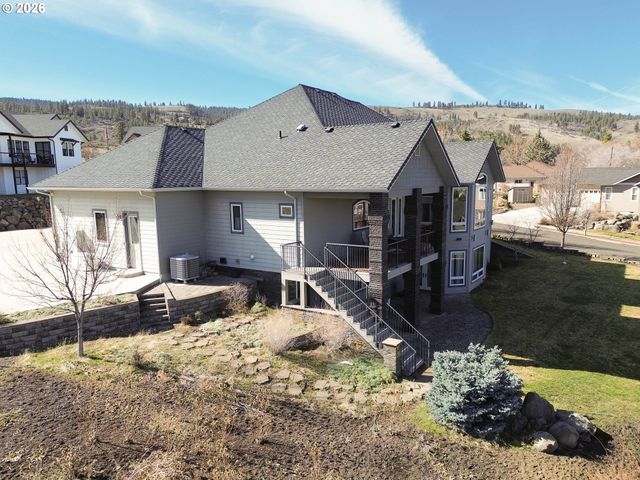 121 RIDGE Dr, La Grande, OR 97850