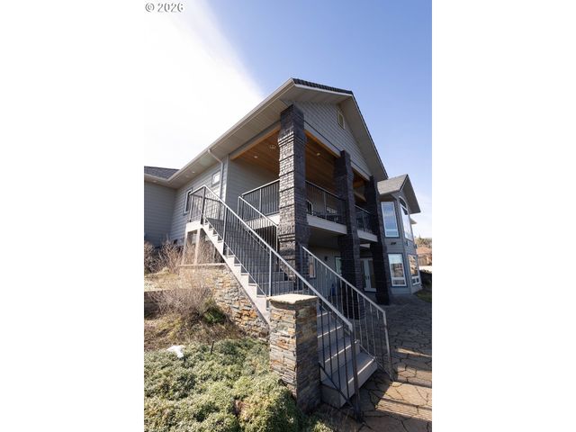 121 RIDGE Dr, La Grande, OR 97850