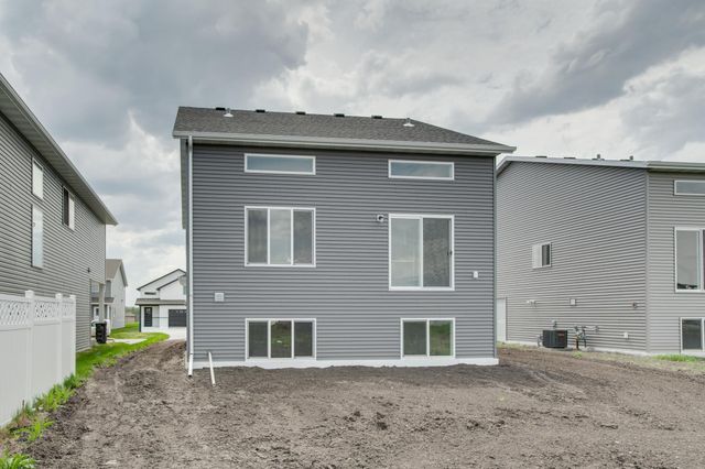 2522 38th Avenue S, Moorhead, MN 56560