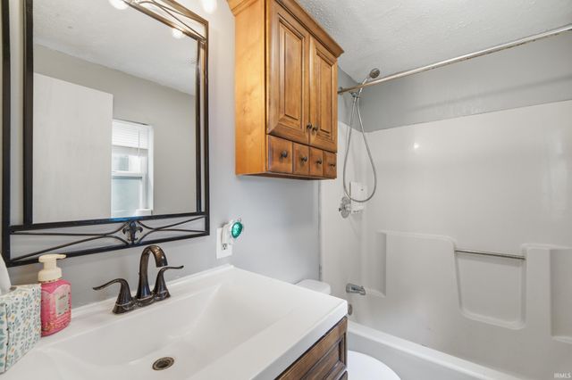 4236 S County Line Rd E Road, Mulberry, IN 46058