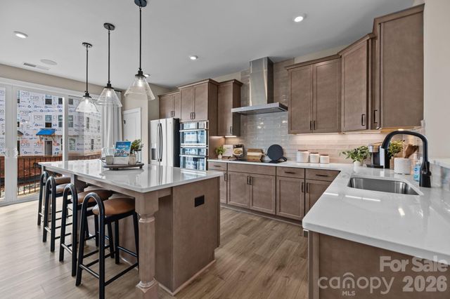 4121 Westbound Drive, Charlotte, NC 28278
