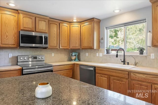 1803 Poplar St, Caldwell, ID 83605