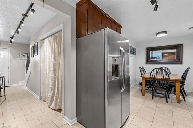 695 Chatsworth DR, Newport News, VA 23601