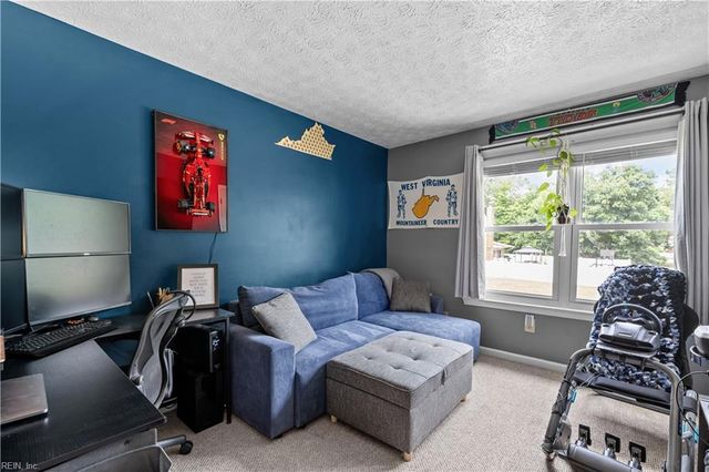 695 Chatsworth DR, Newport News, VA 23601