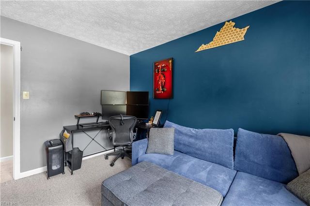 695 Chatsworth DR, Newport News, VA 23601