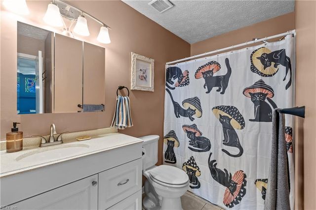 695 Chatsworth DR, Newport News, VA 23601