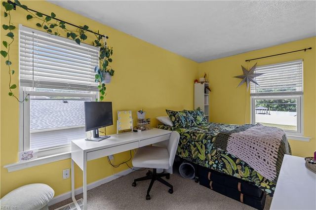 695 Chatsworth DR, Newport News, VA 23601