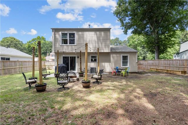 695 Chatsworth DR, Newport News, VA 23601