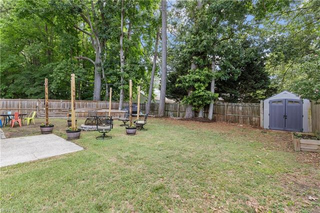 695 Chatsworth DR, Newport News, VA 23601
