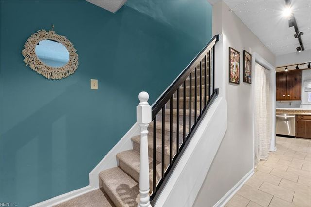 695 Chatsworth DR, Newport News, VA 23601