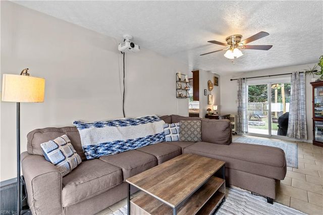 695 Chatsworth DR, Newport News, VA 23601