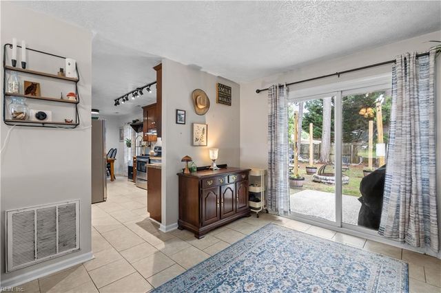 695 Chatsworth DR, Newport News, VA 23601