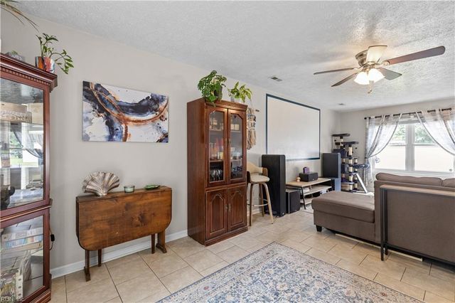 695 Chatsworth DR, Newport News, VA 23601