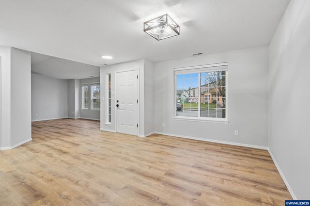 3063 30th Av SE, Albany, OR 97322