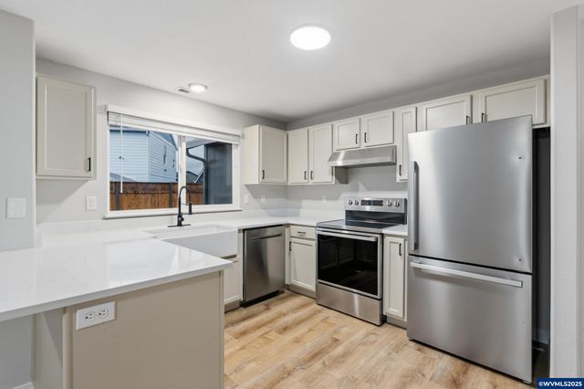 3063 30th Av SE, Albany, OR 97322