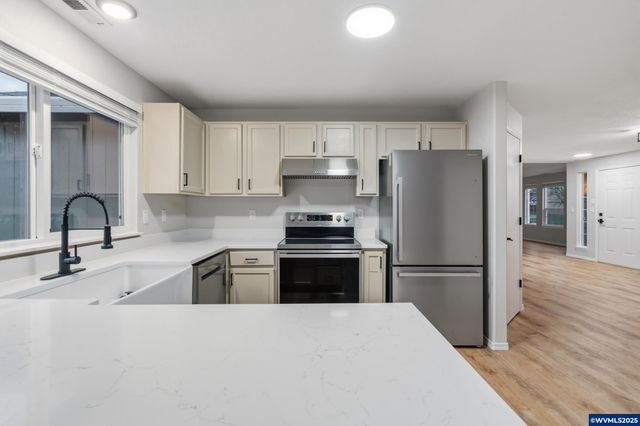 3063 30th Av SE, Albany, OR 97322