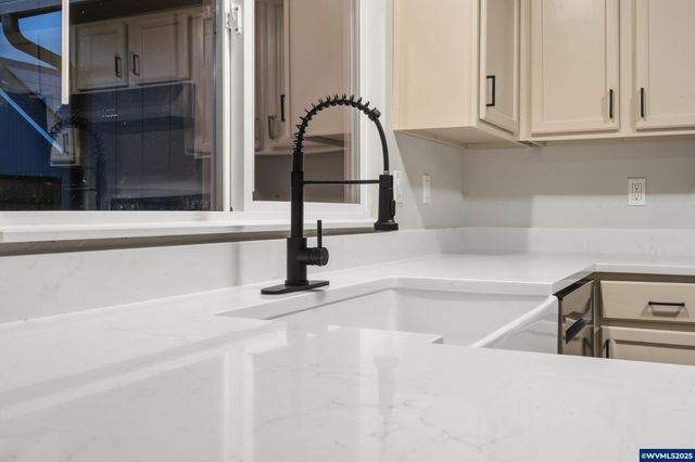 3063 30th Av SE, Albany, OR 97322