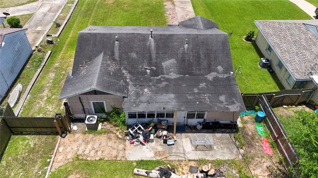 409 Center Way, Lake Jackson, TX 77566