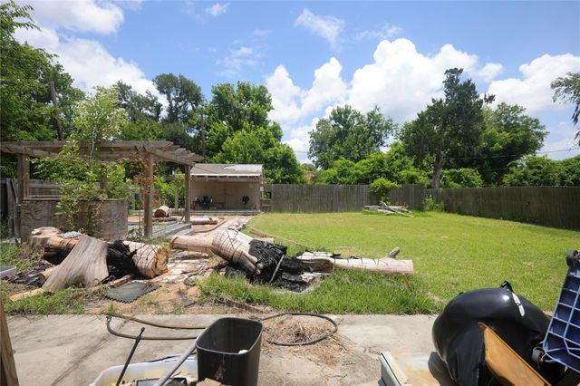 409 Center Way, Lake Jackson, TX 77566