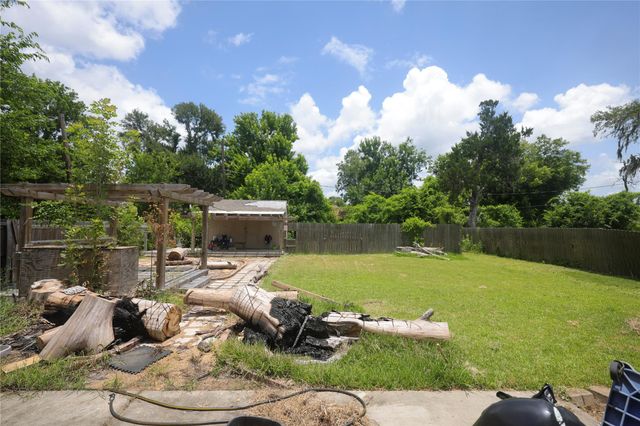 409 Center Way, Lake Jackson, TX 77566