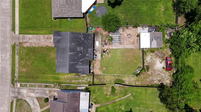 409 Center Way, Lake Jackson, TX 77566