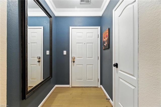 522 Knolls Dr Unit 306, Newport News, VA 23602