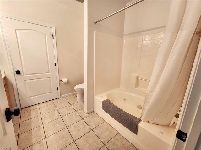 522 Knolls Dr Unit 306, Newport News, VA 23602