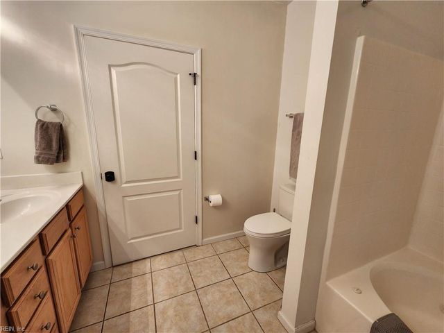 522 Knolls Dr Unit 306, Newport News, VA 23602