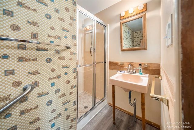 2923 Burlington Court, Ann Arbor, MI 48105