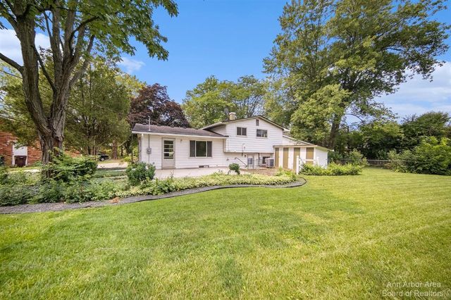 2923 Burlington Court, Ann Arbor, MI 48105