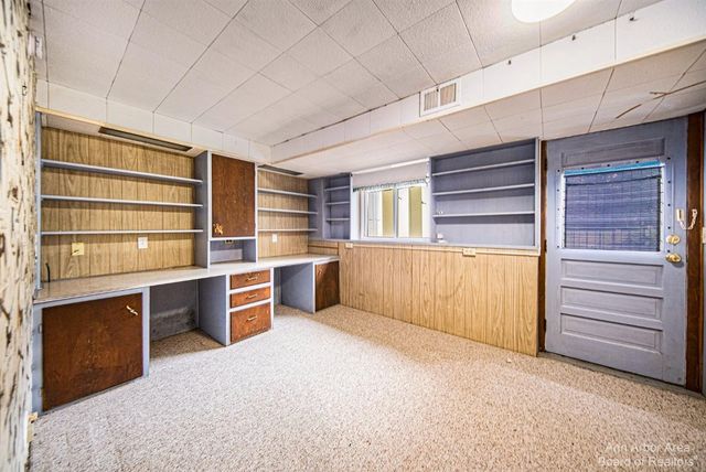 2923 Burlington Court, Ann Arbor, MI 48105