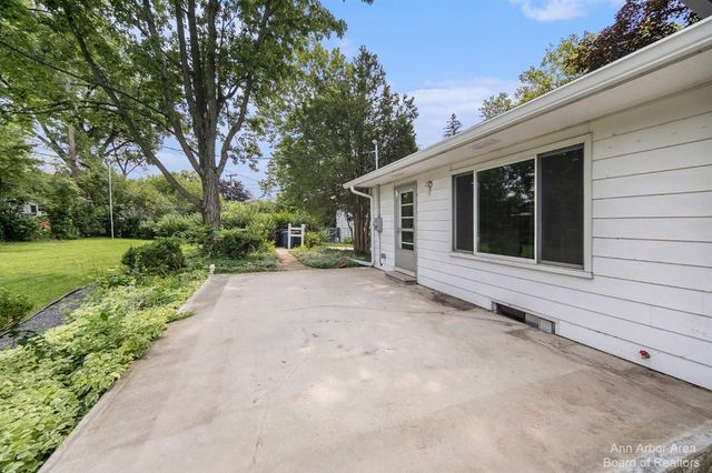 2923 Burlington Court, Ann Arbor, MI 48105