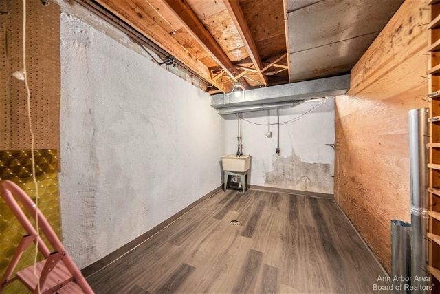 2923 Burlington Court, Ann Arbor, MI 48105