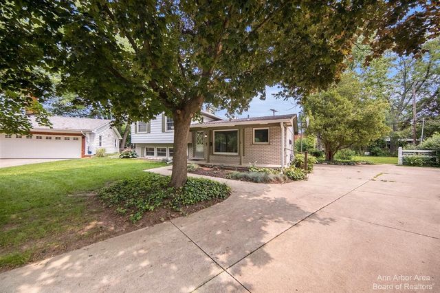 2923 Burlington Court, Ann Arbor, MI 48105