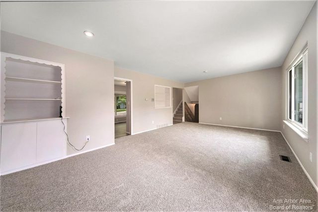 2923 Burlington Court, Ann Arbor, MI 48105