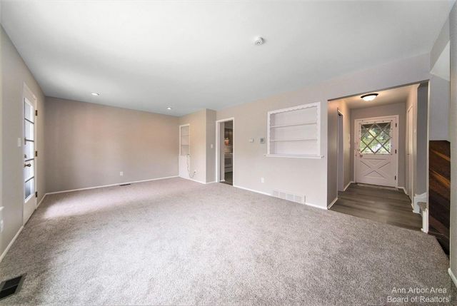 2923 Burlington Court, Ann Arbor, MI 48105