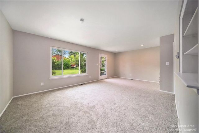 2923 Burlington Court, Ann Arbor, MI 48105