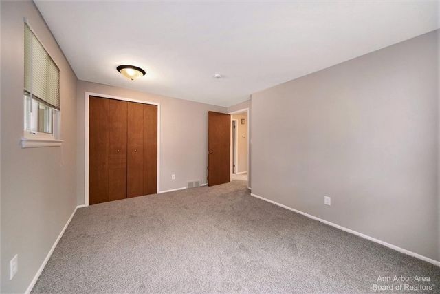 2923 Burlington Court, Ann Arbor, MI 48105