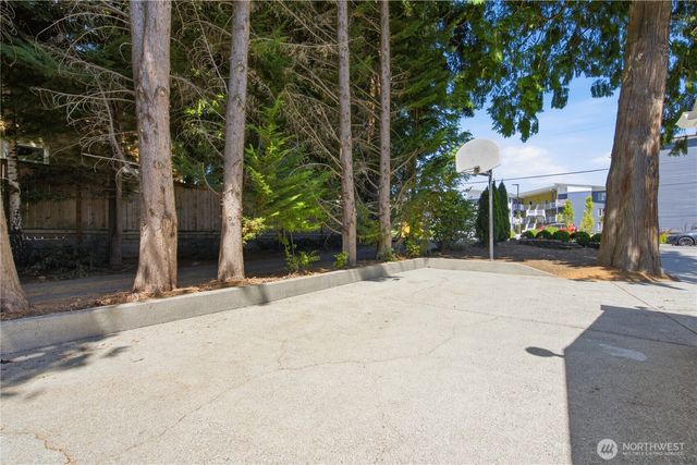 13413 NE 132nd St, Kirkland, WA 98034