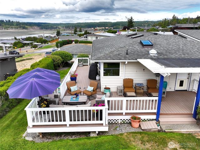 4104 Scatchet View Drive, Clinton, WA 98236