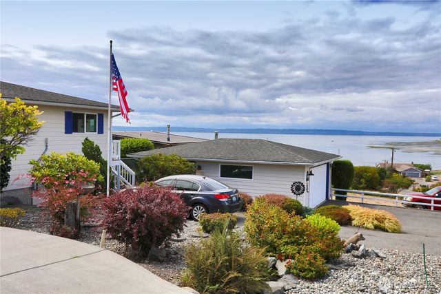 4104 Scatchet View Drive, Clinton, WA 98236