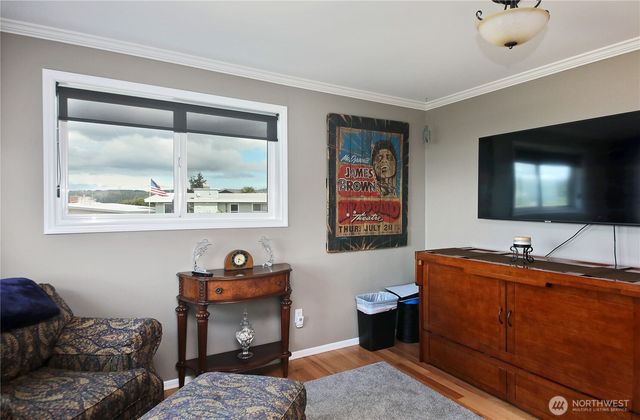 4104 Scatchet View Drive, Clinton, WA 98236