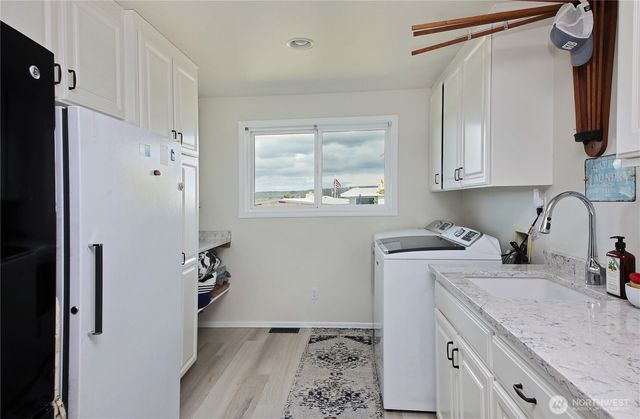 4104 Scatchet View Drive, Clinton, WA 98236