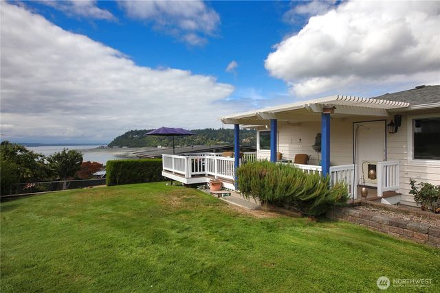 4104 Scatchet View Drive, Clinton, WA 98236