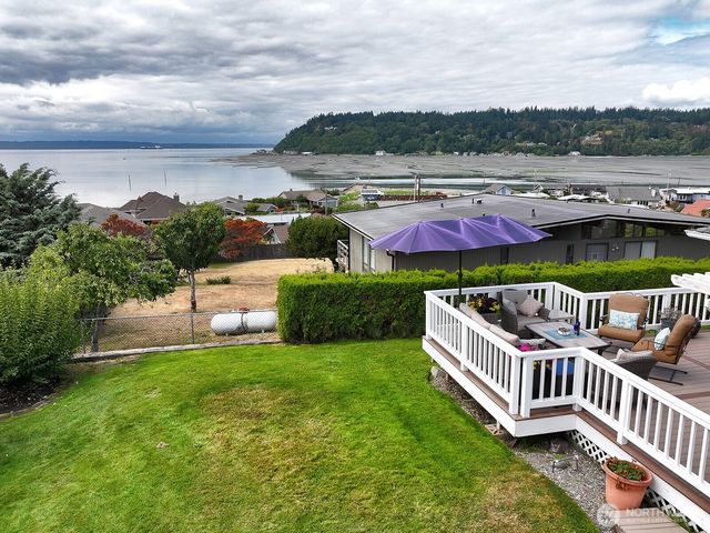4104 Scatchet View Drive, Clinton, WA 98236