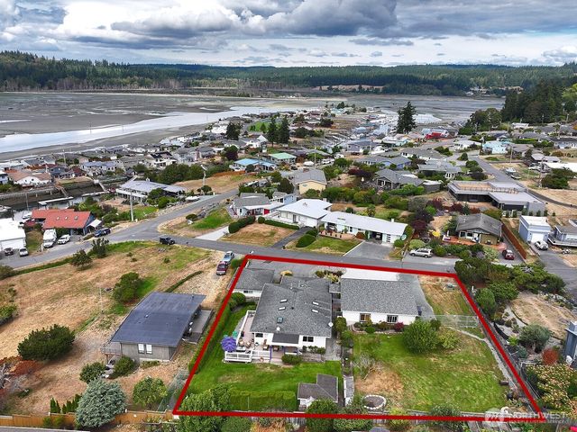 4104 Scatchet View Drive, Clinton, WA 98236