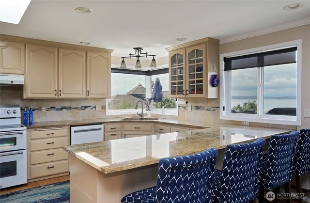 4104 Scatchet View Drive, Clinton, WA 98236