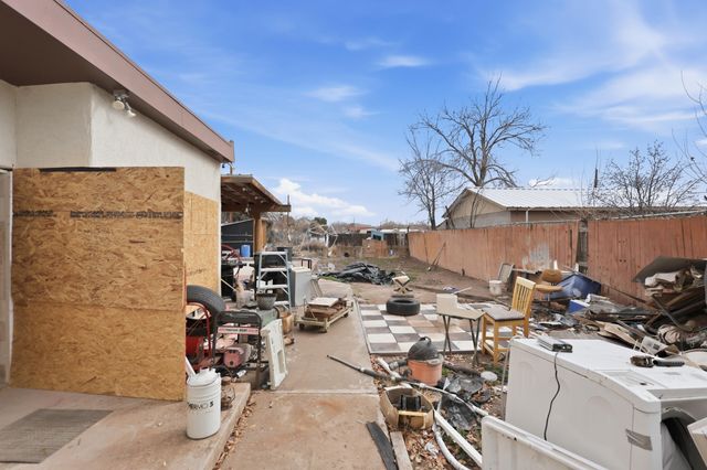 2335 Contreras Place NW, Albuquerque, NM 87104