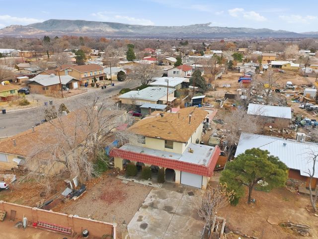 2335 Contreras Place NW, Albuquerque, NM 87104
