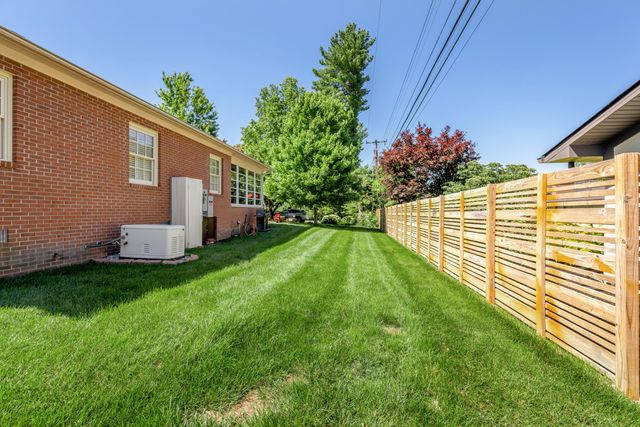 1960 Blairmore Road, Lexington, KY 40502